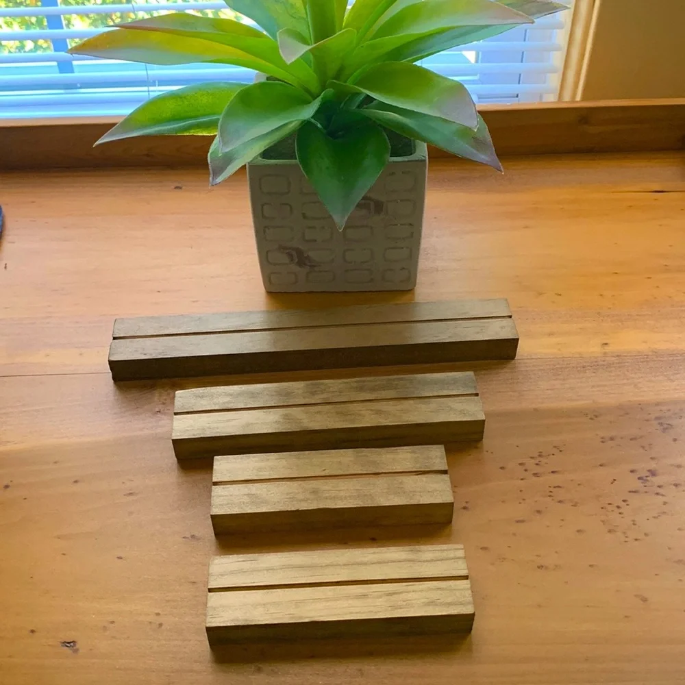 🌿Solid wood table card holders. Set of 4. Various sizes.